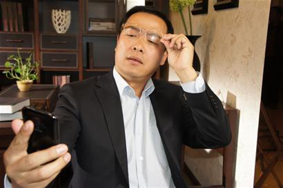 戴傳統(tǒng)老花鏡看遠(yuǎn)一片模糊，老花鏡怎么配？