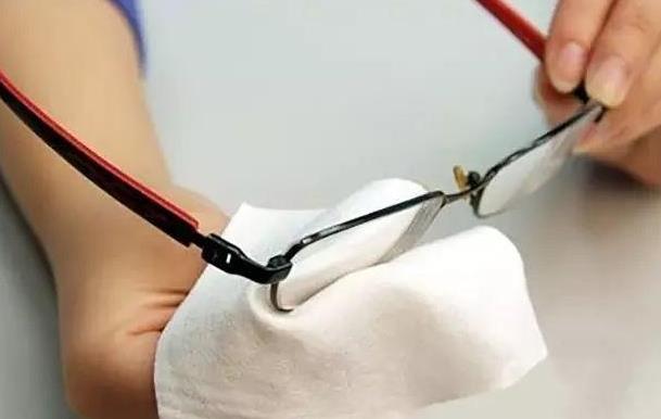 老花鏡防輻射眼鏡的作用、保養(yǎng)，你真的都懂嗎？