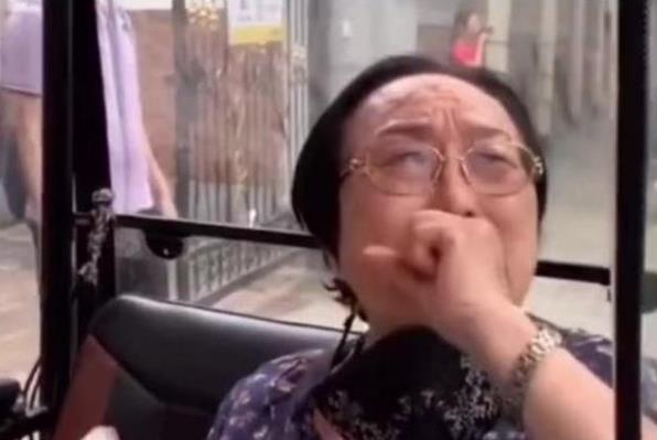 老花鏡不能隨意佩戴，按照年齡度數(shù)購(gòu)買不準(zhǔn)確