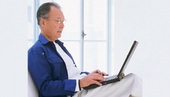 美麗島：扔掉單焦換戴多焦鏡，在國內(nèi)掀起了一場“換戴”革命。