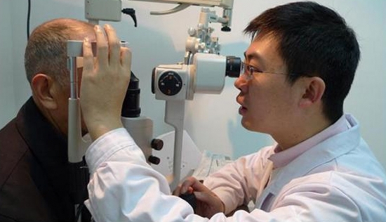 一副遠近清晰的老花鏡，全天配戴都不用摘的漸進多焦鏡