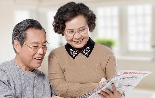 中老年人配老花鏡，記著這3點(diǎn)益于眼健康