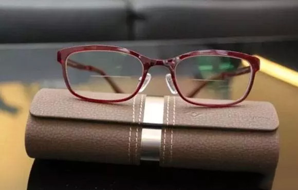 美麗島老花鏡：老年人避免眼疲勞，老花鏡如何選擇？