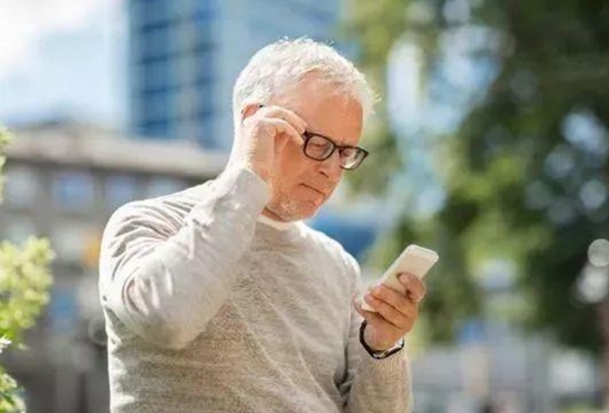 美麗島多焦鏡：戴老花鏡不驗(yàn)光，對(duì)眼睛造成傷害？