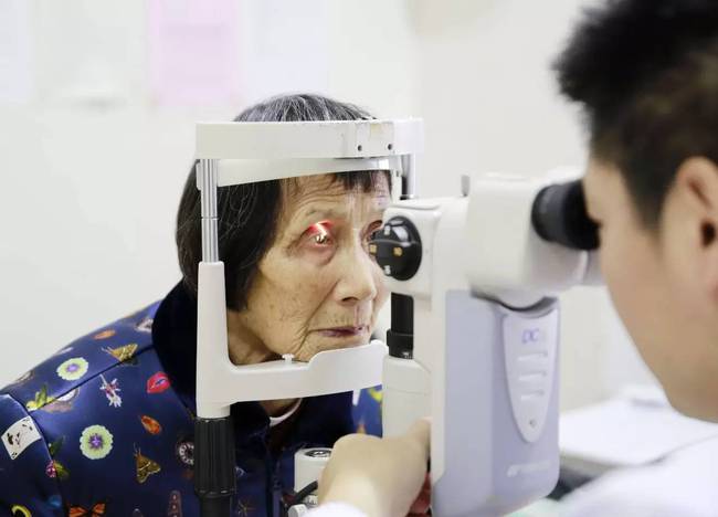 中老年人怎么配老花眼鏡才合適？